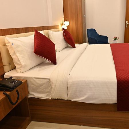 Hotel Down Town Paschim Vihar 델리 외부 사진