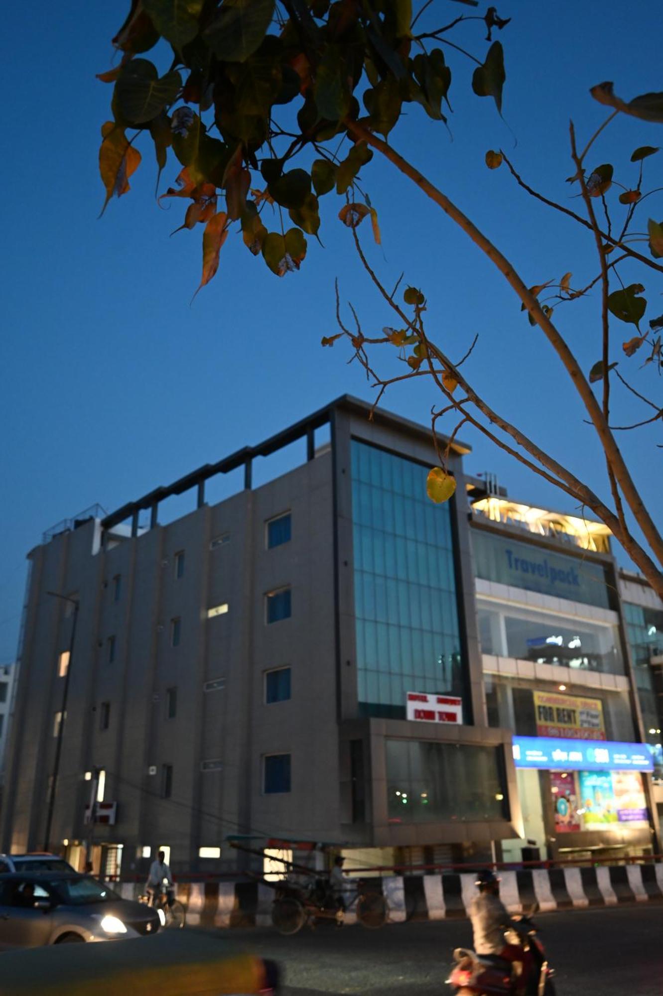 Hotel Down Town Paschim Vihar 델리 외부 사진