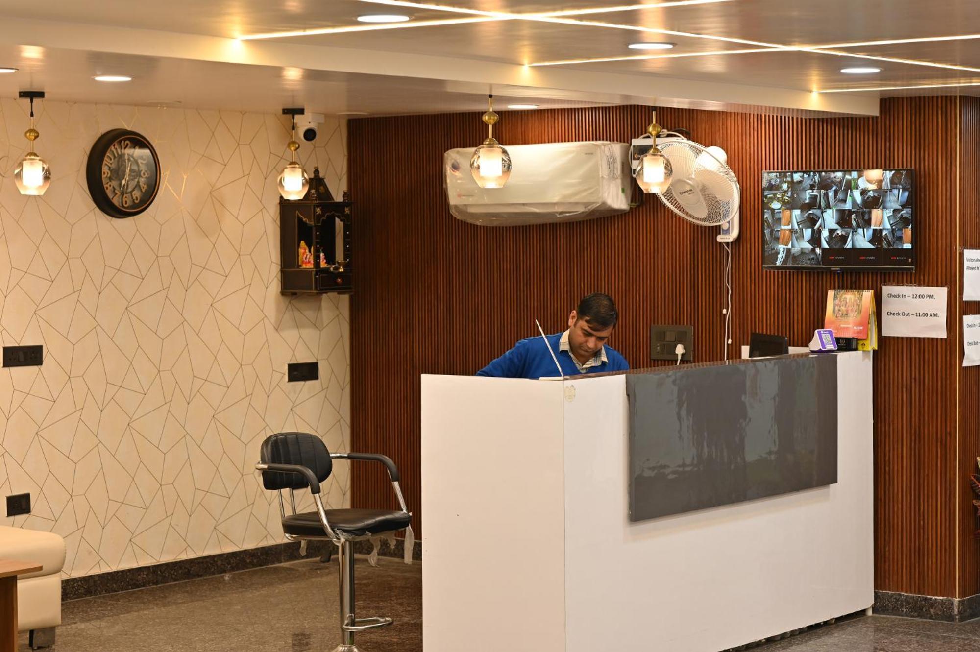 Hotel Down Town Paschim Vihar 델리 외부 사진