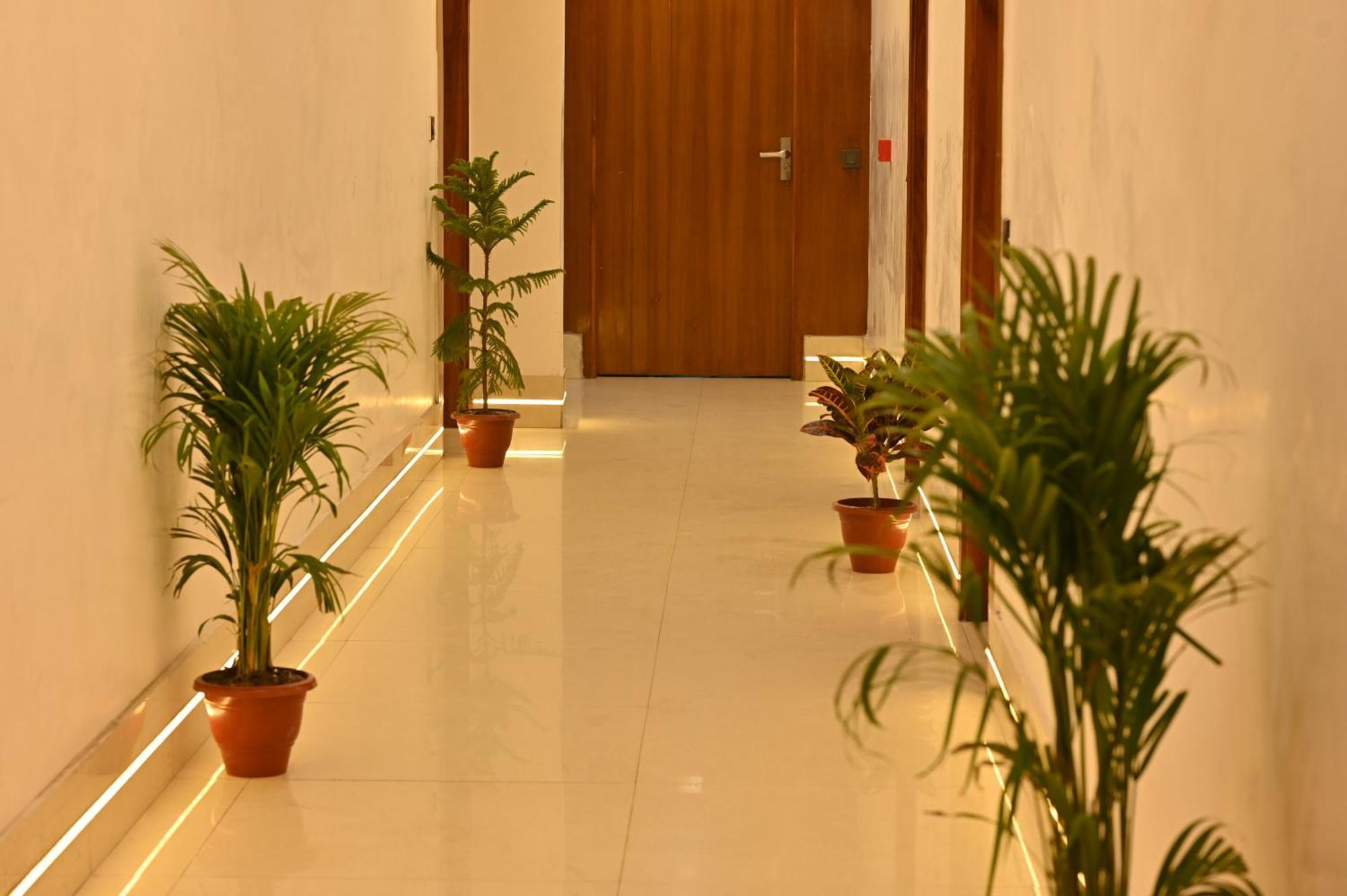 Hotel Down Town Paschim Vihar 델리 외부 사진