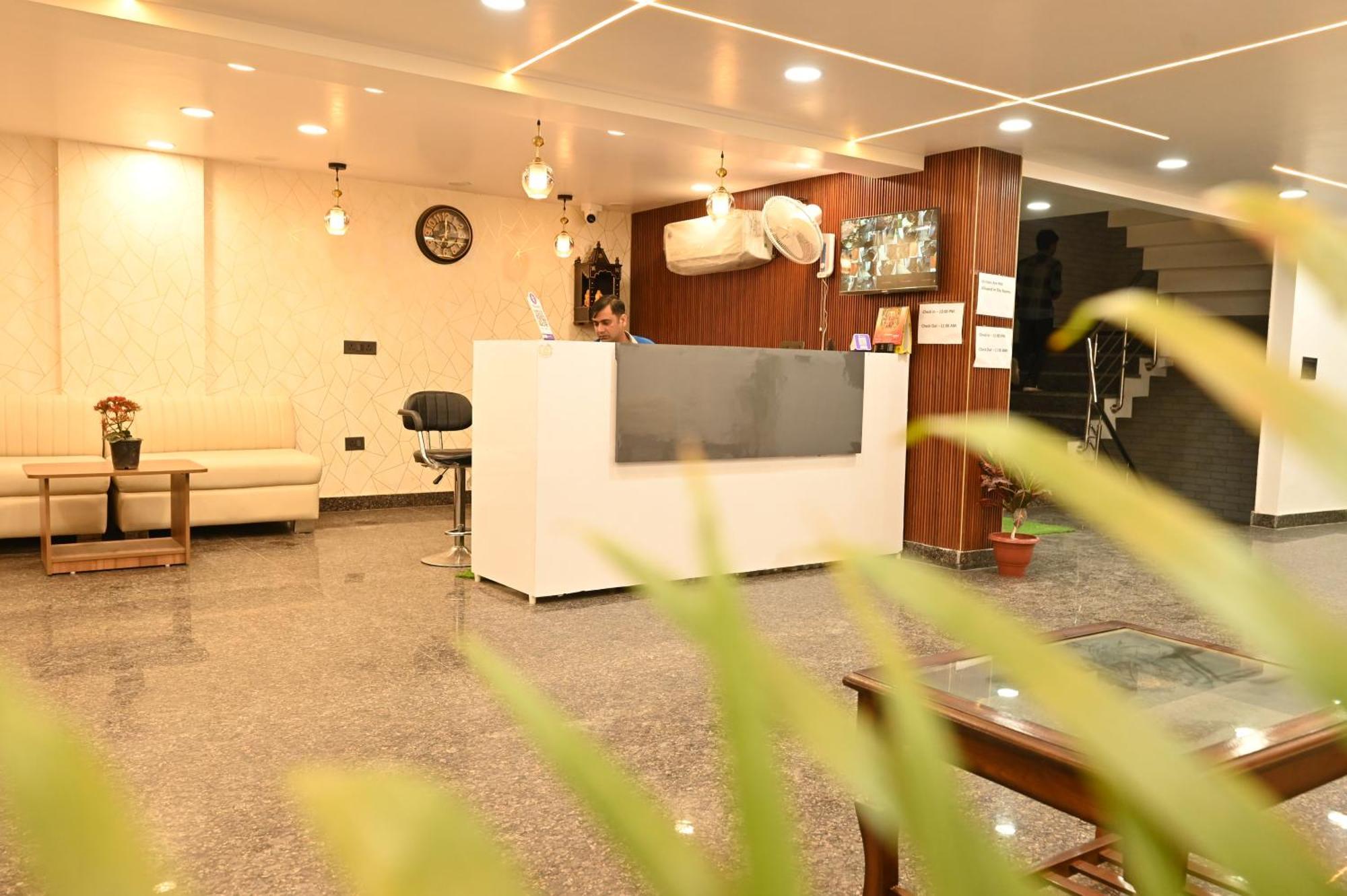 Hotel Down Town Paschim Vihar 델리 외부 사진