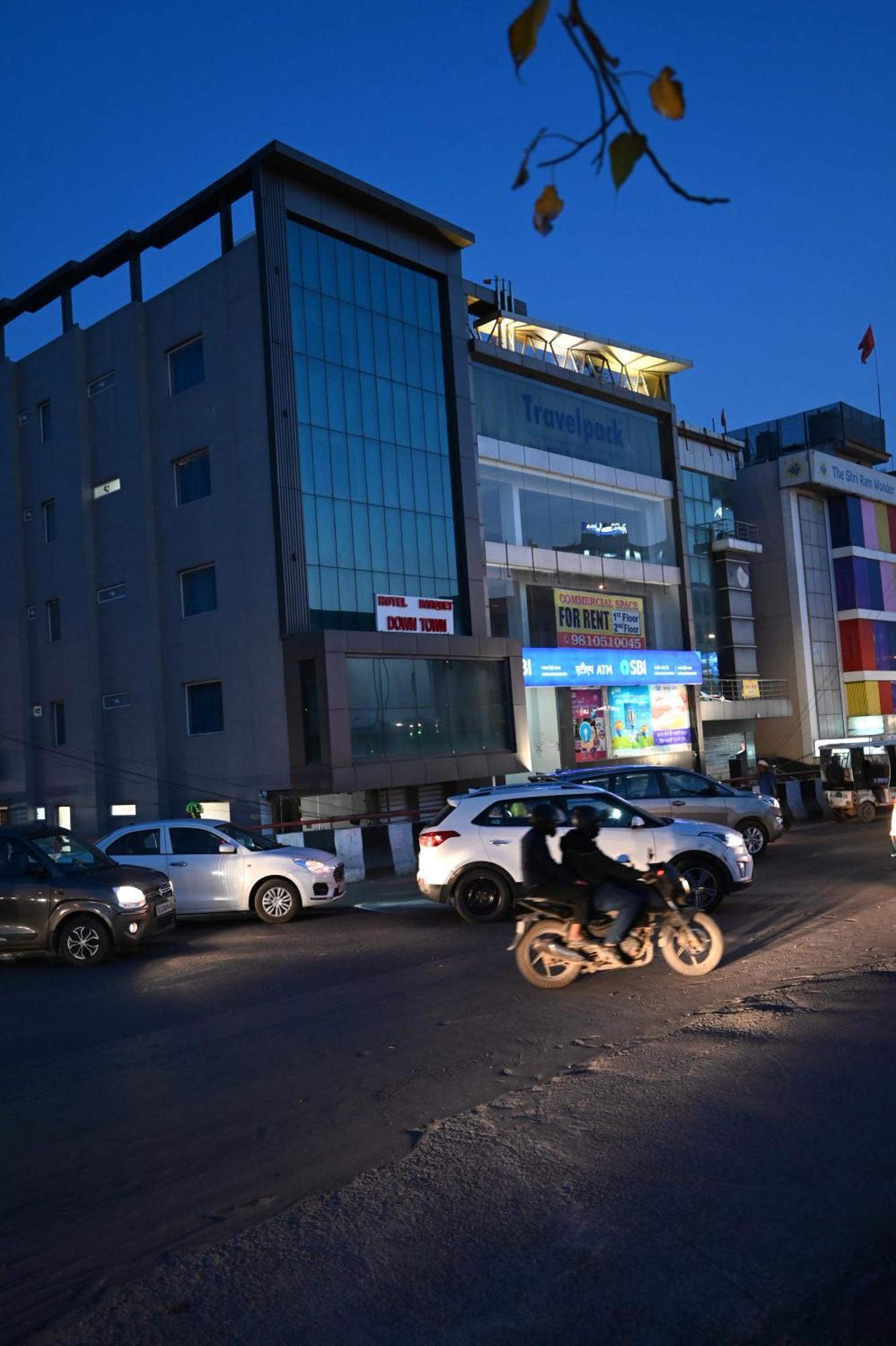 Hotel Down Town Paschim Vihar 델리 외부 사진