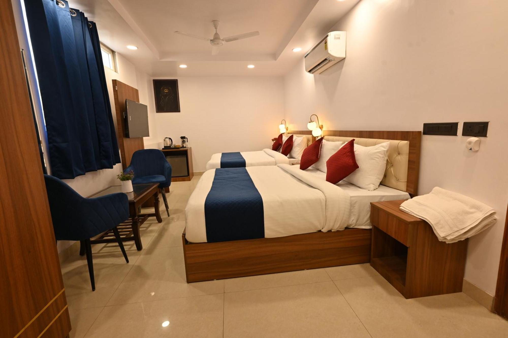 Hotel Down Town Paschim Vihar 델리 외부 사진