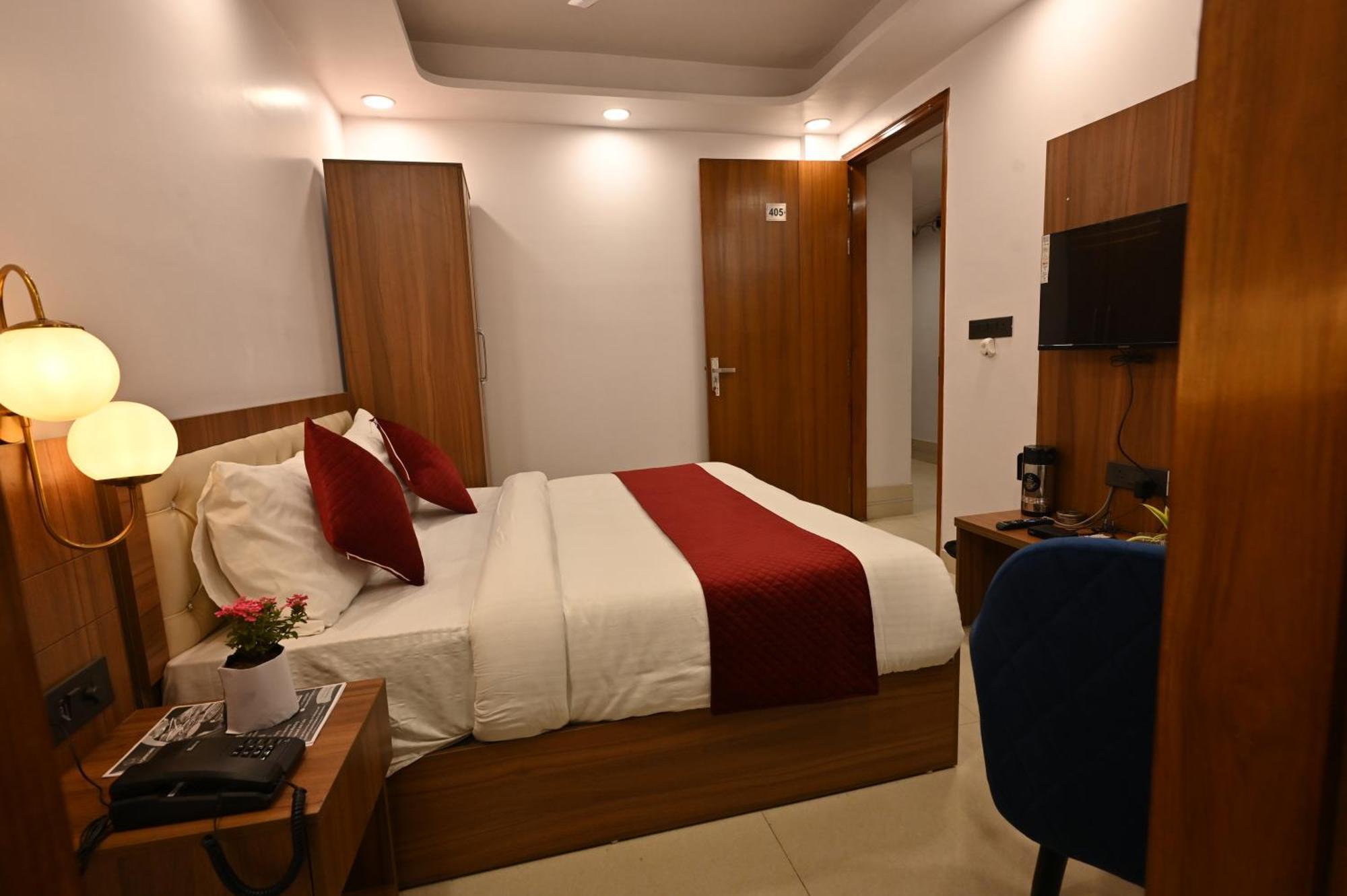 Hotel Down Town Paschim Vihar 델리 외부 사진