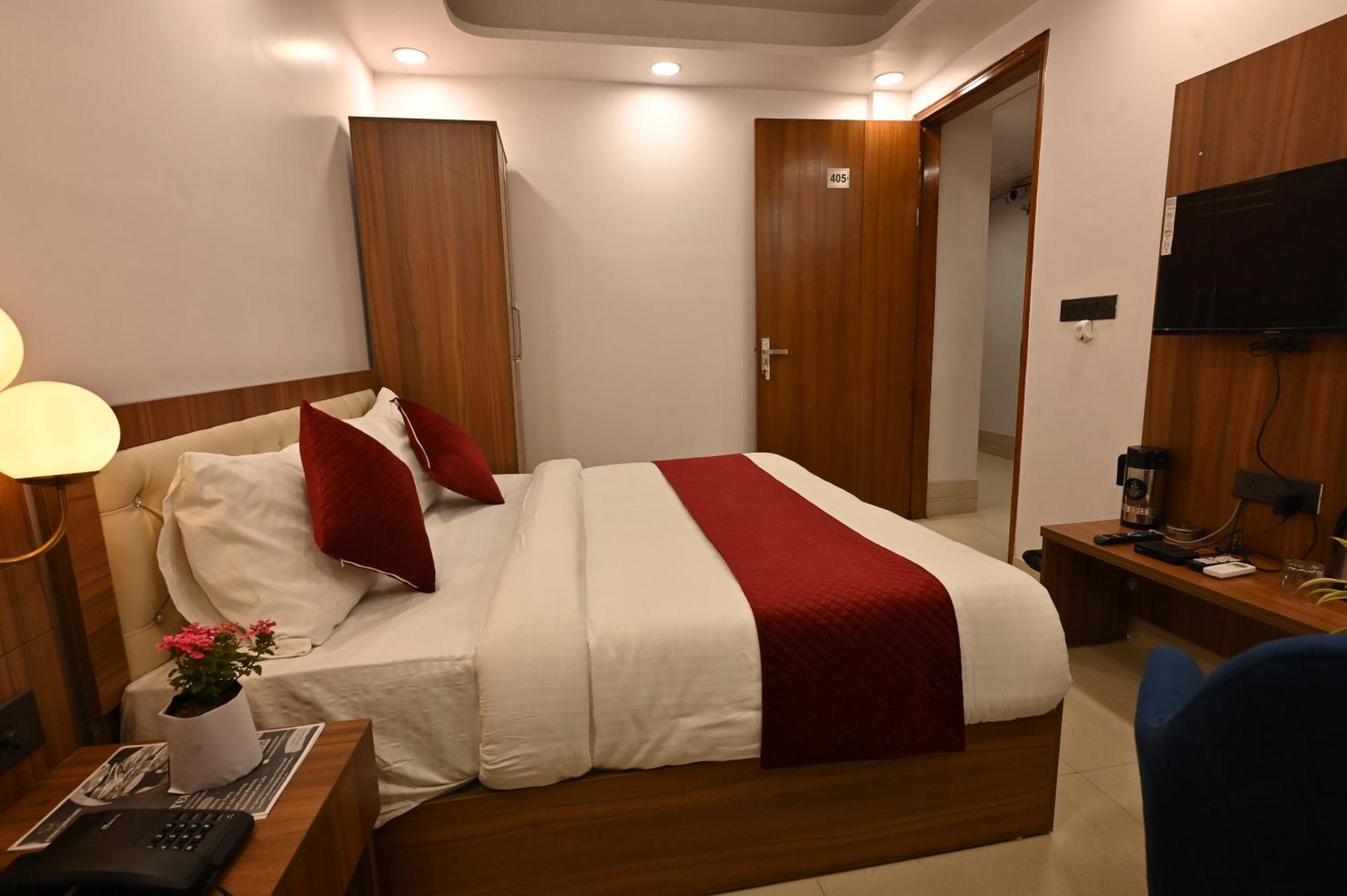 Hotel Down Town Paschim Vihar 델리 외부 사진