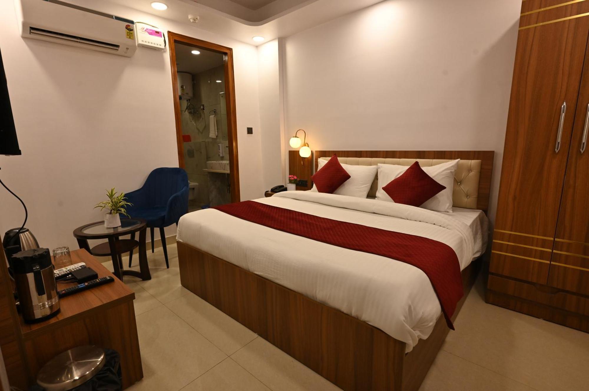 Hotel Down Town Paschim Vihar 델리 외부 사진