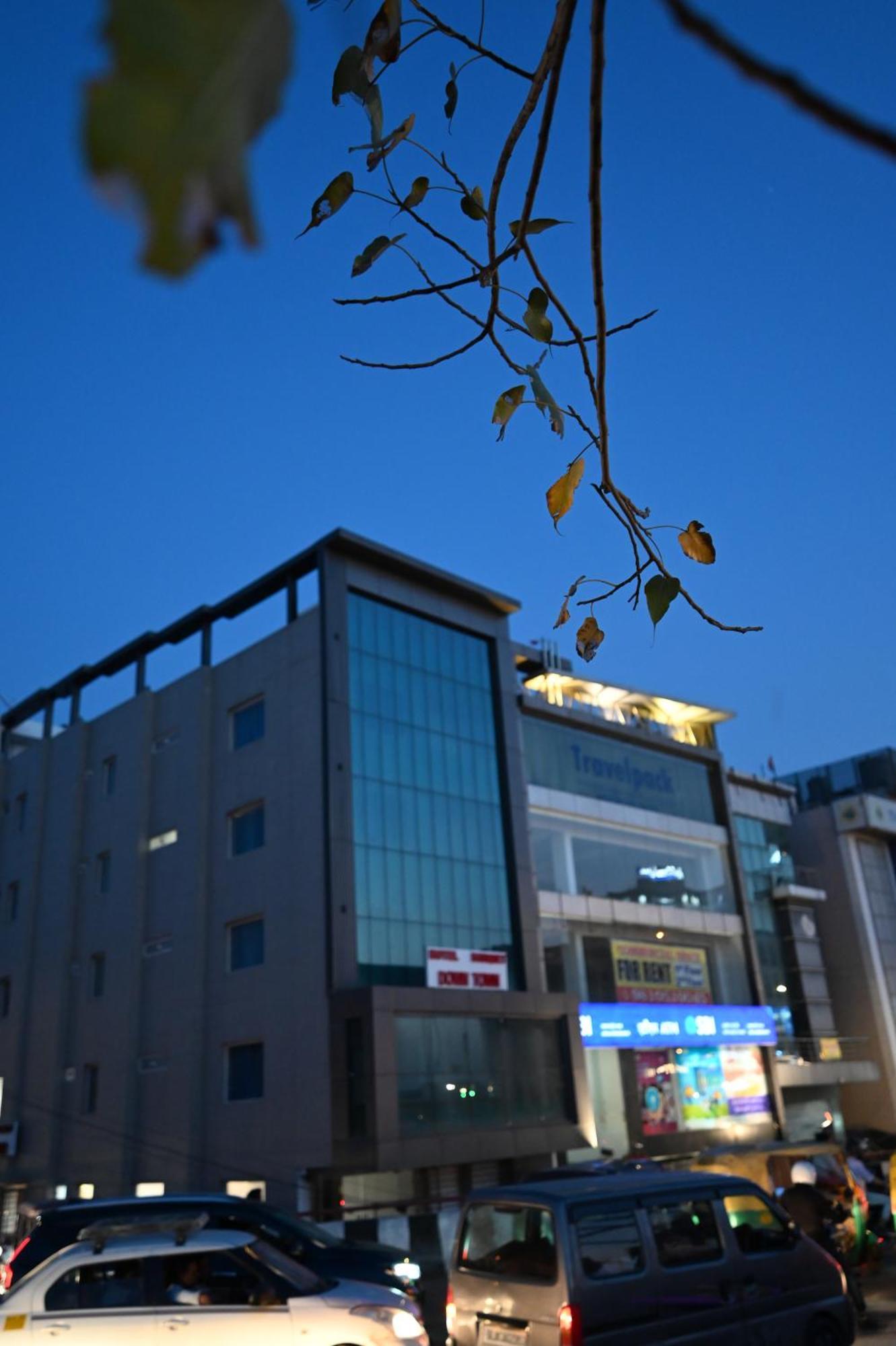 Hotel Down Town Paschim Vihar 델리 외부 사진