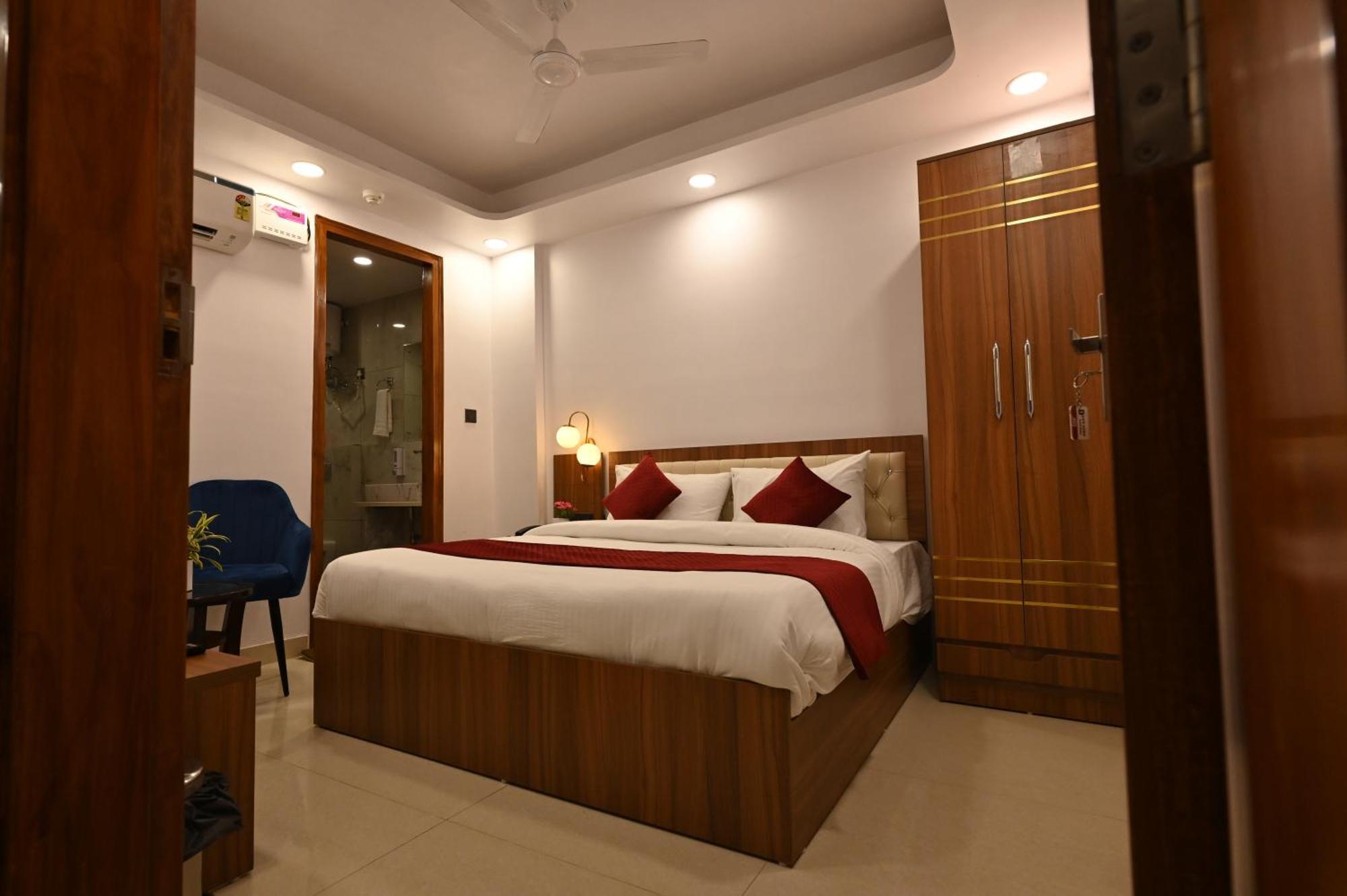 Hotel Down Town Paschim Vihar 델리 외부 사진