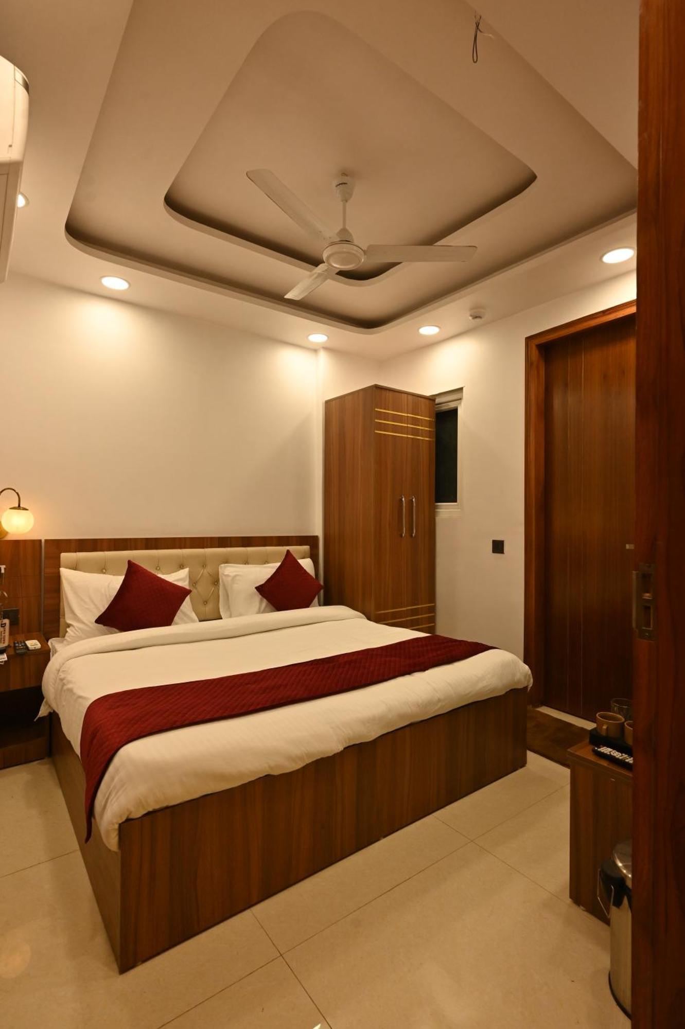 Hotel Down Town Paschim Vihar 델리 외부 사진