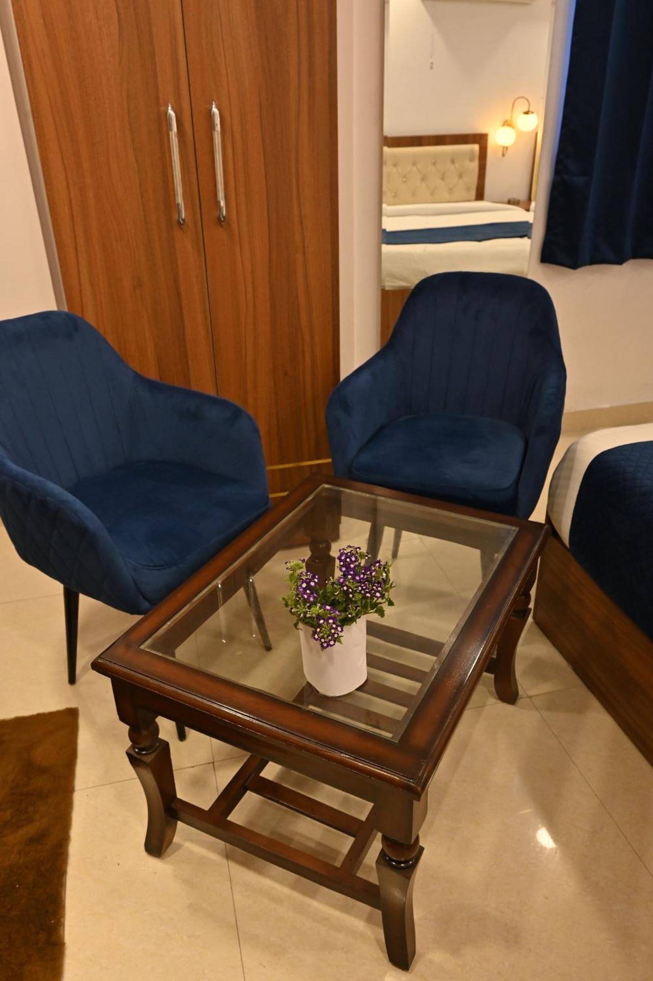 Hotel Down Town Paschim Vihar 델리 외부 사진
