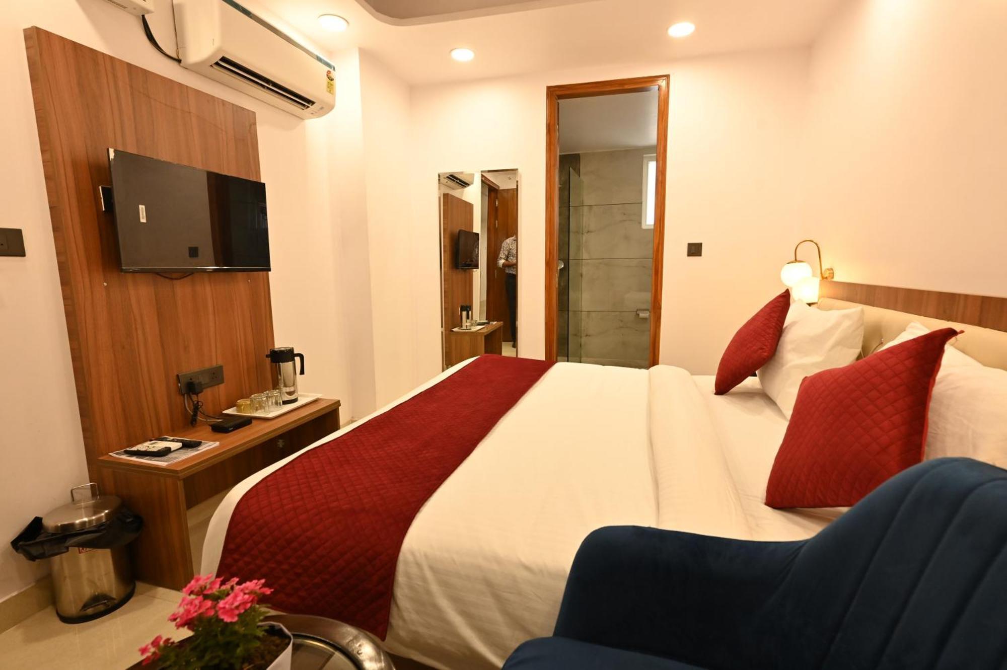 Hotel Down Town Paschim Vihar 델리 외부 사진