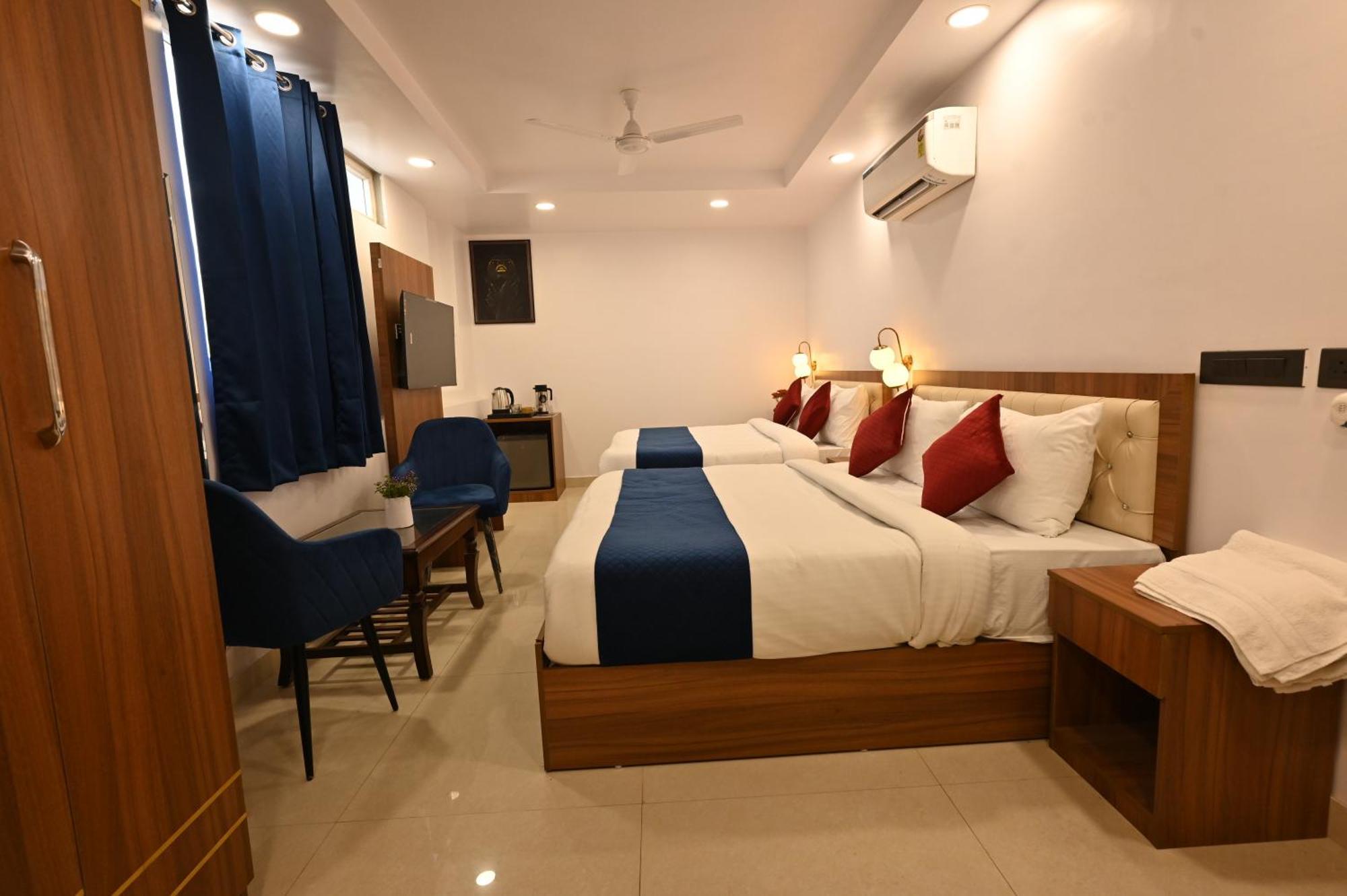 Hotel Down Town Paschim Vihar 델리 외부 사진