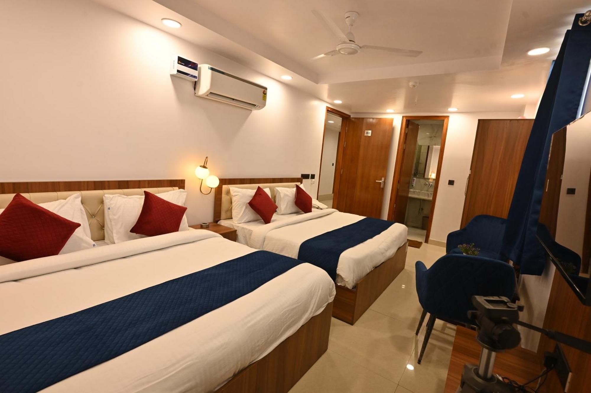 Hotel Down Town Paschim Vihar 델리 외부 사진