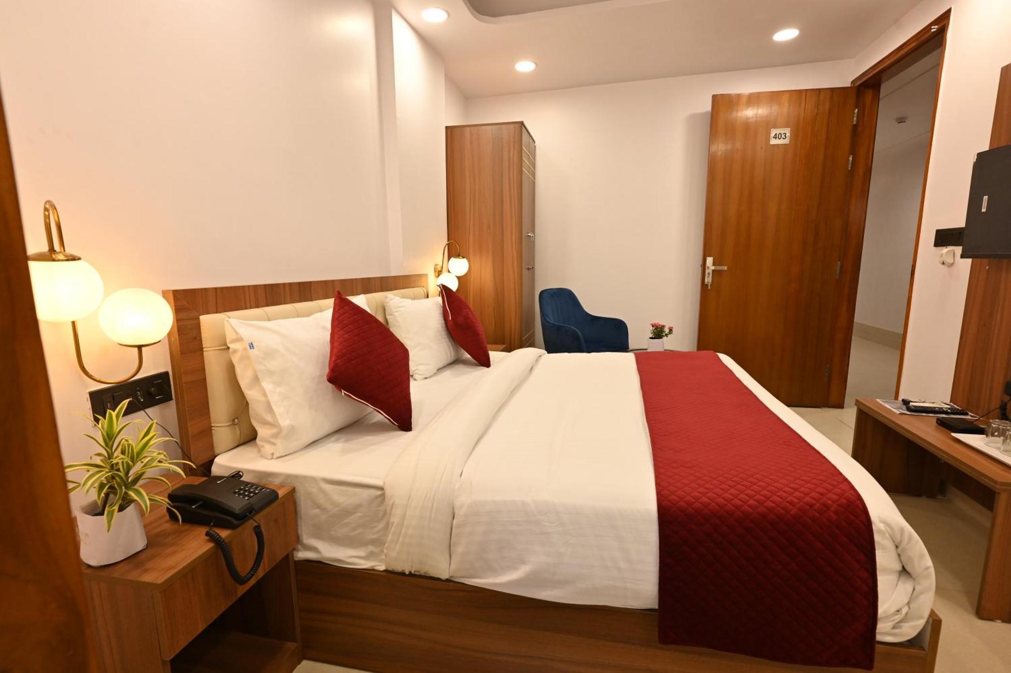 Hotel Down Town Paschim Vihar 델리 외부 사진
