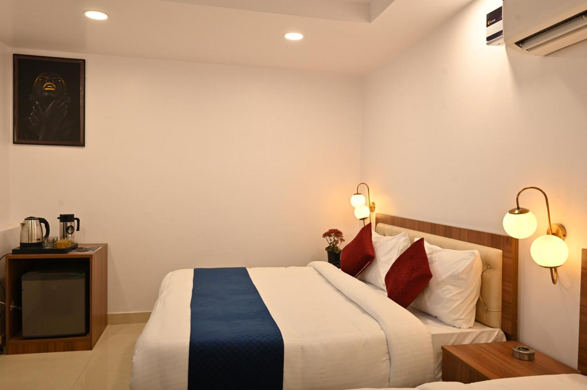 Hotel Down Town Paschim Vihar 델리 외부 사진