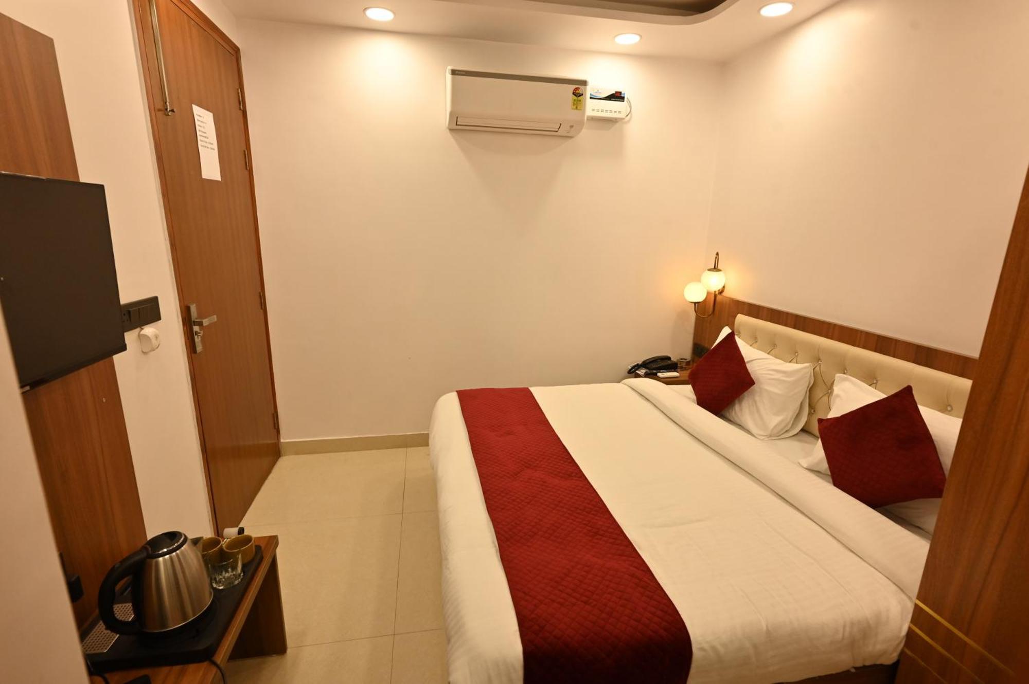 Hotel Down Town Paschim Vihar 델리 외부 사진