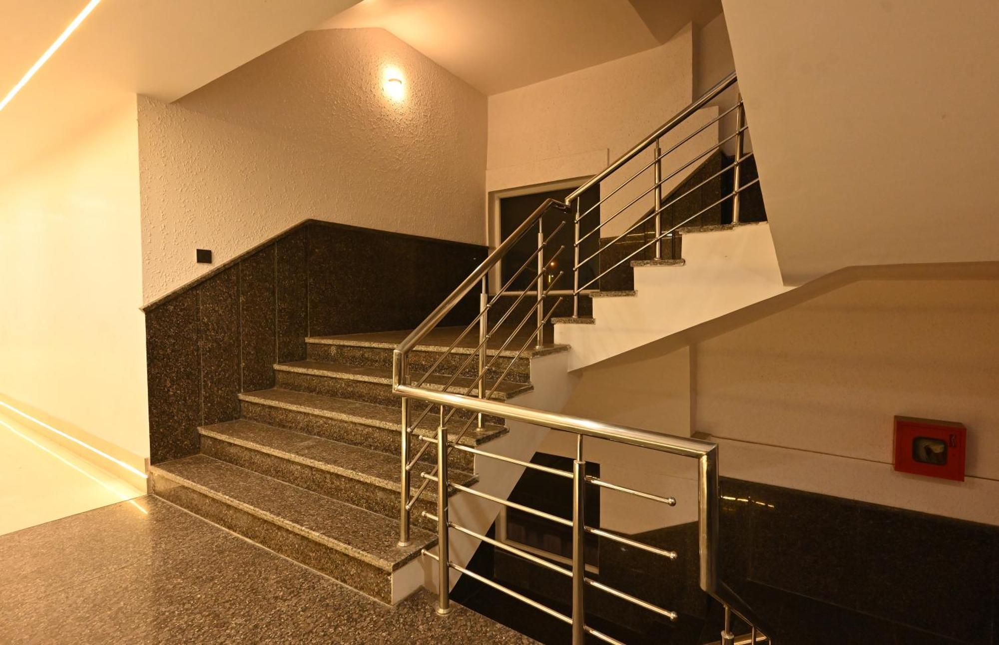 Hotel Down Town Paschim Vihar 델리 외부 사진