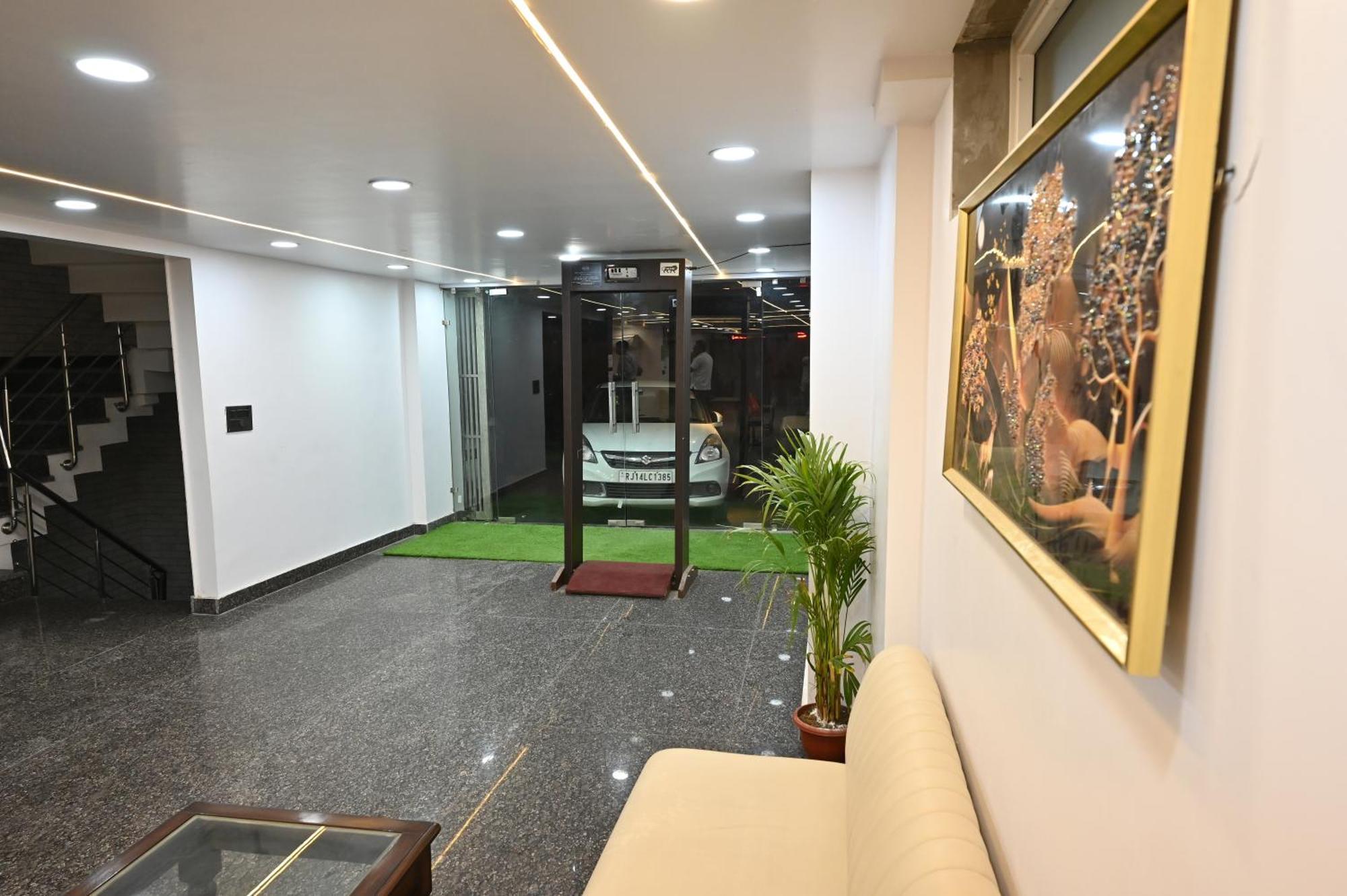 Hotel Down Town Paschim Vihar 델리 외부 사진