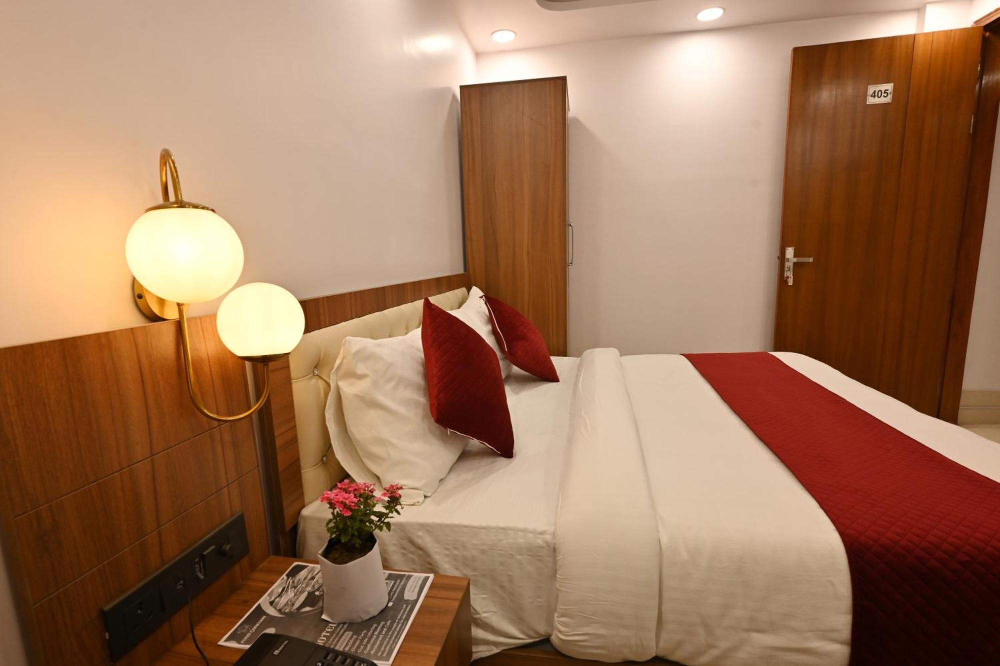 Hotel Down Town Paschim Vihar 델리 외부 사진