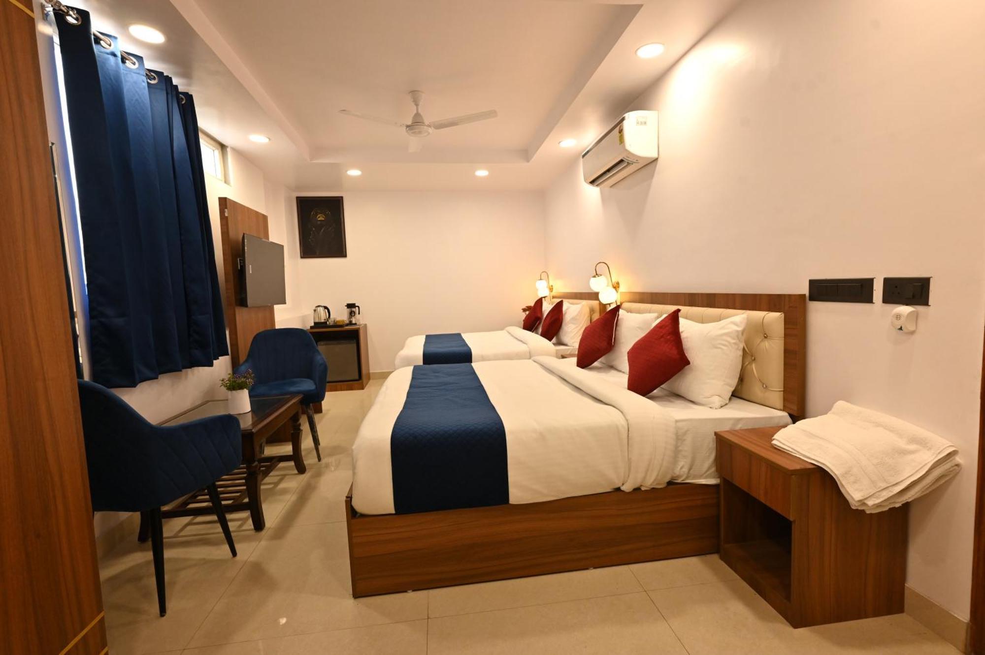 Hotel Down Town Paschim Vihar 델리 외부 사진