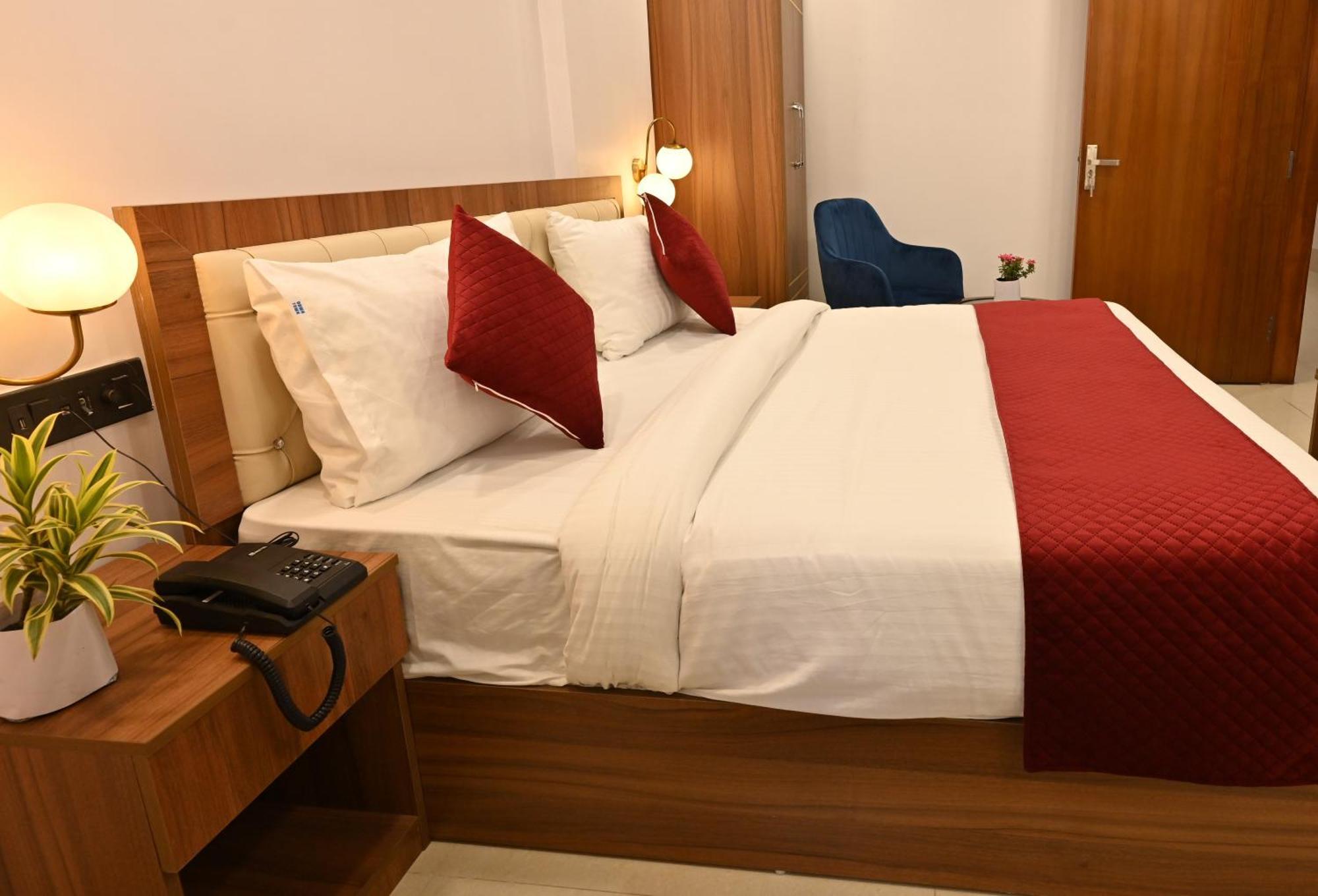Hotel Down Town Paschim Vihar 델리 외부 사진