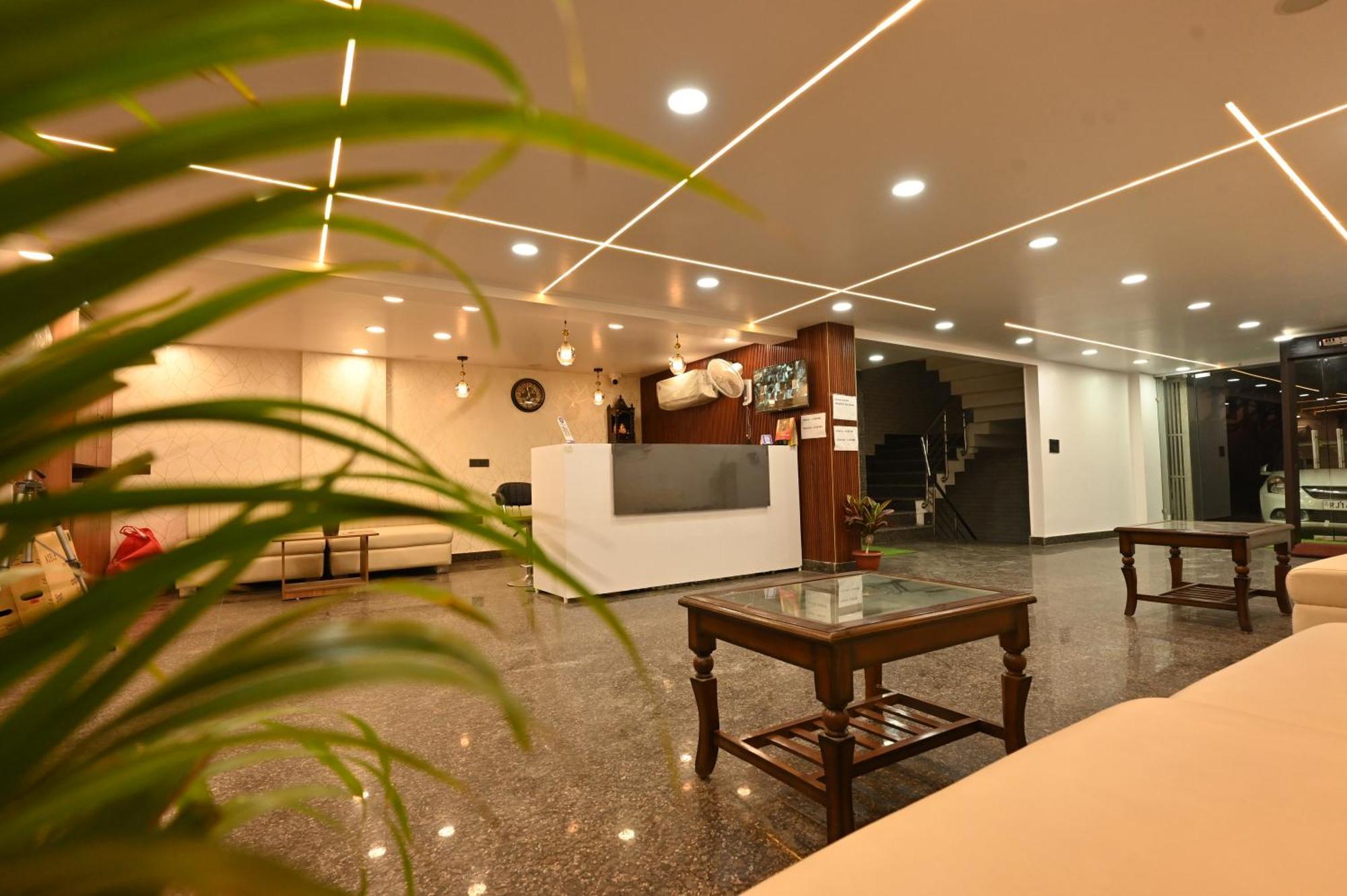 Hotel Down Town Paschim Vihar 델리 외부 사진