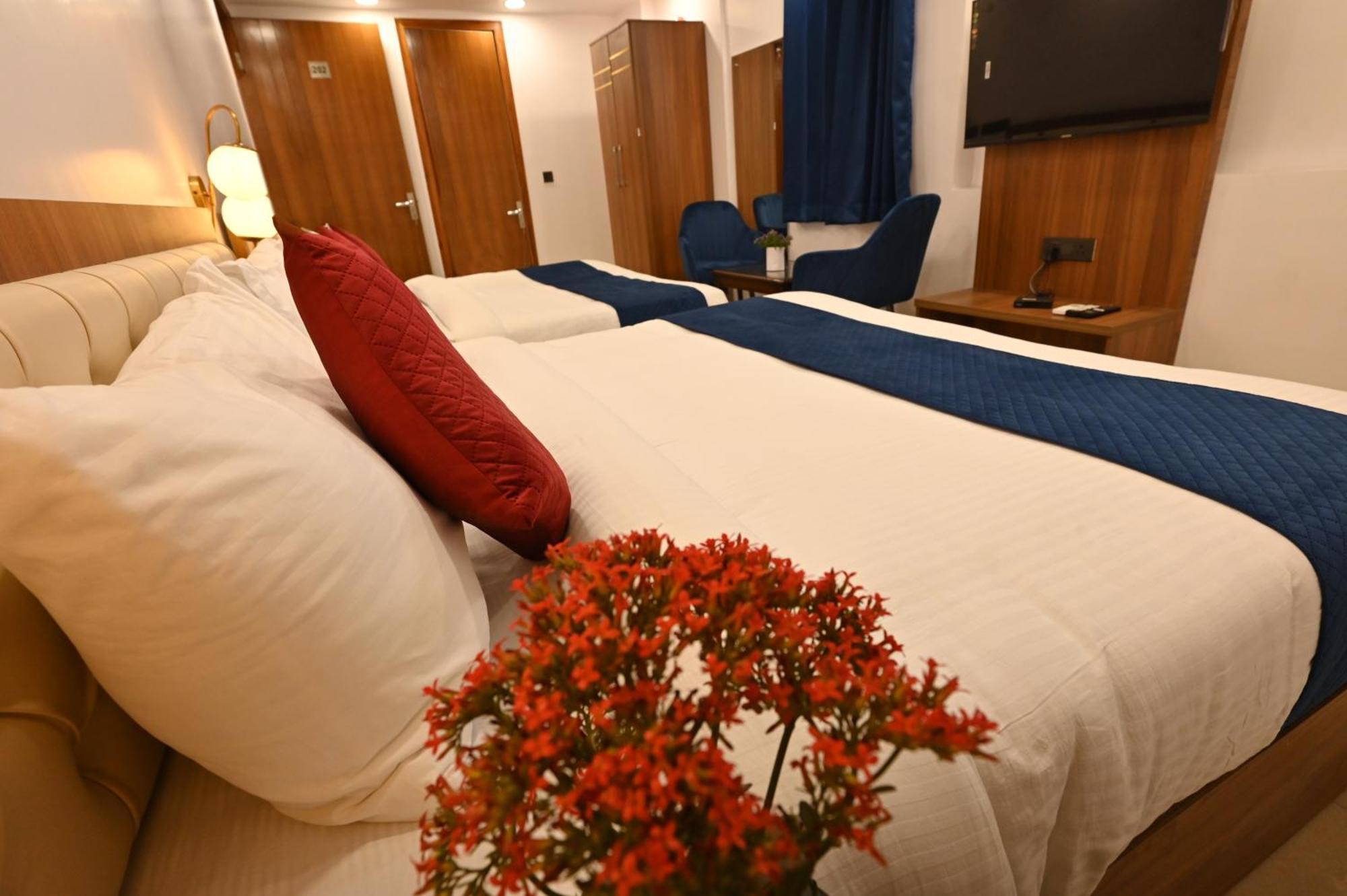 Hotel Down Town Paschim Vihar 델리 외부 사진